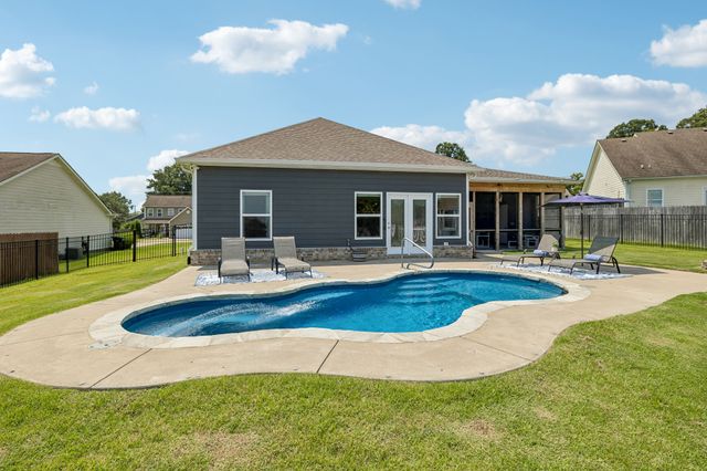 2204 Bee Hive Dr, Columbia, TN 38401