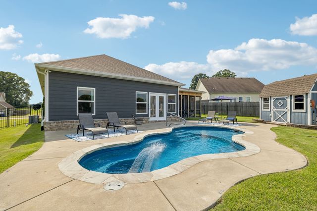 2204 Bee Hive Dr, Columbia, TN 38401
