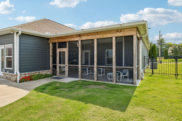 2204 Bee Hive Dr, Columbia, TN 38401
