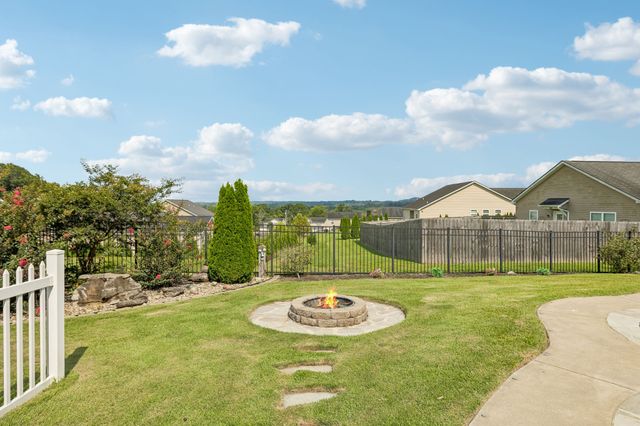 2204 Bee Hive Dr, Columbia, TN 38401