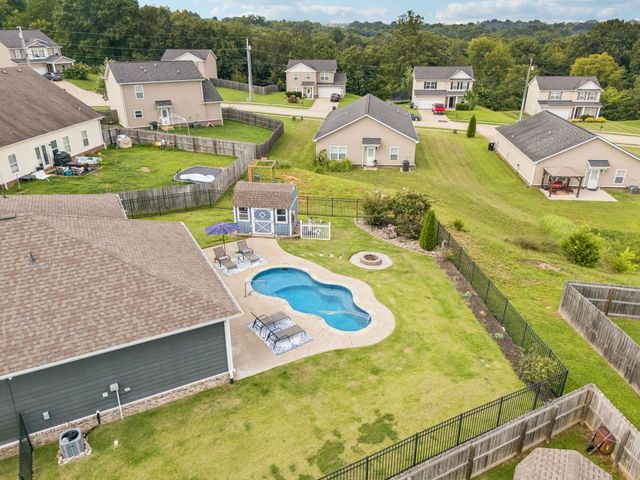 2204 Bee Hive Dr, Columbia, TN 38401