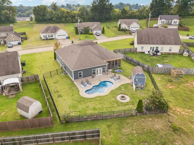 2204 Bee Hive Dr, Columbia, TN 38401