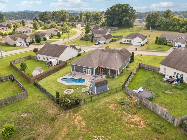 2204 Bee Hive Dr, Columbia, TN 38401