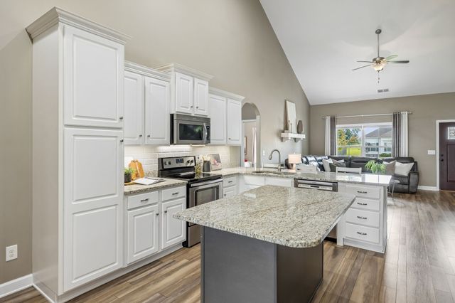 2204 Bee Hive Dr, Columbia, TN 38401