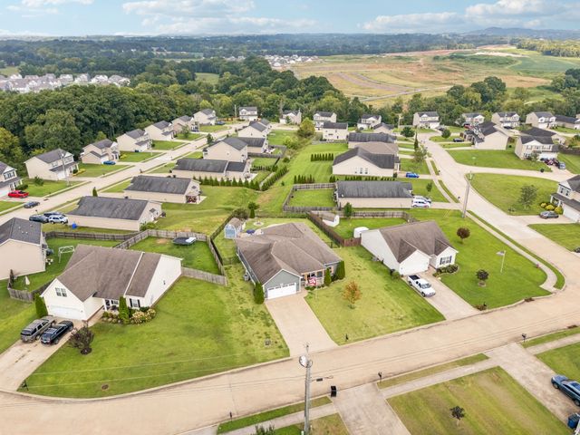 2204 Bee Hive Dr, Columbia, TN 38401