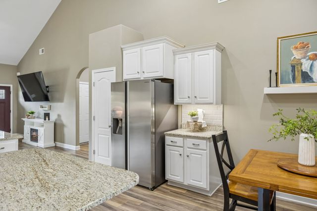 2204 Bee Hive Dr, Columbia, TN 38401