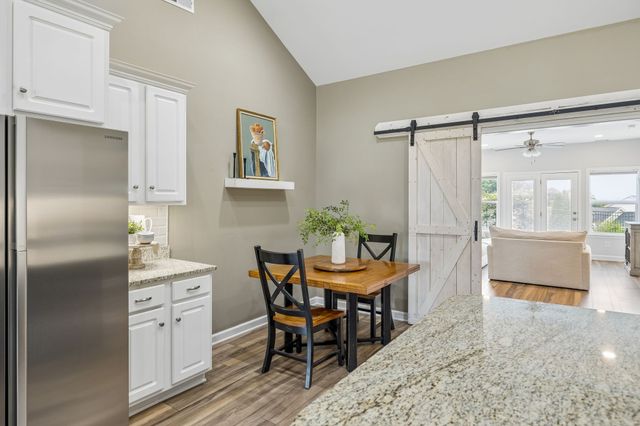 2204 Bee Hive Dr, Columbia, TN 38401