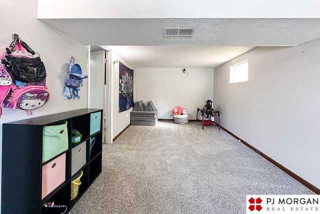 7514 Chandler Hills Drive, Omaha, NE 68147