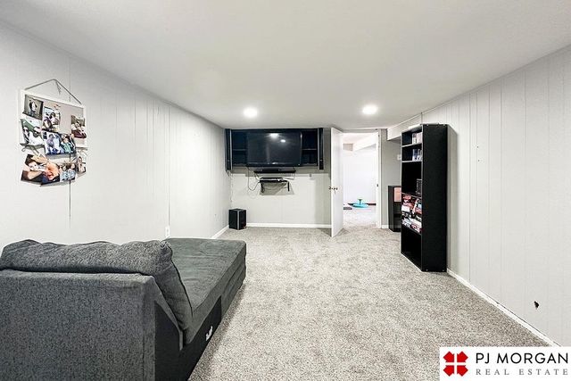 7514 Chandler Hills Drive, Omaha, NE 68147