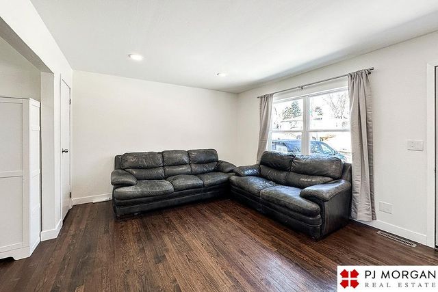 7514 Chandler Hills Drive, Omaha, NE 68147