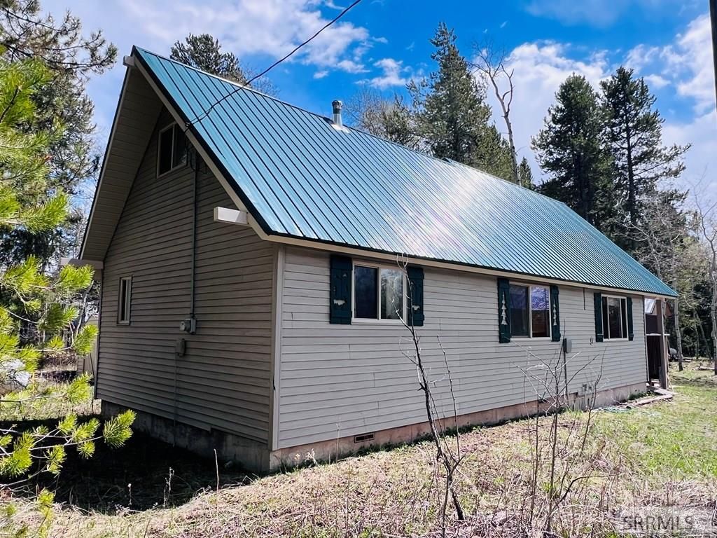 Image 11 of property listing at 4780 Fir Street, Island Park, ID 83429