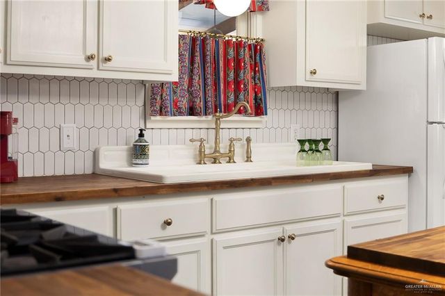 619 S Missouri Avenue, Weslaco, TX 78596