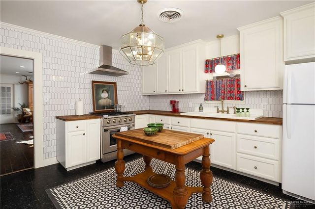 619 S Missouri Avenue, Weslaco, TX 78596