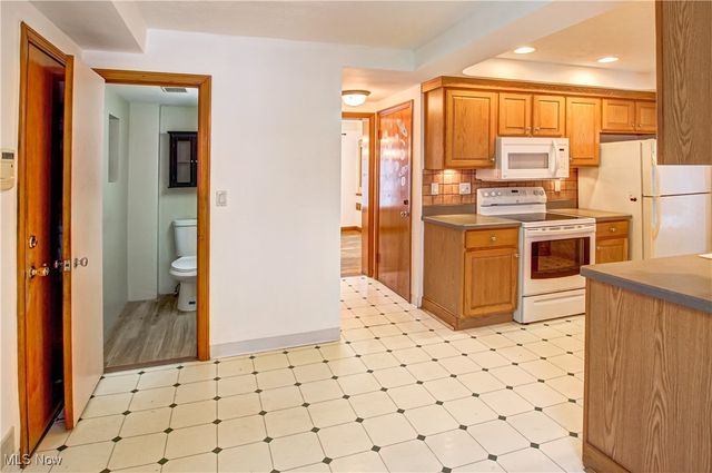 20825 Fairmount Boulevard Boulevard, Shaker Heights, OH 44118