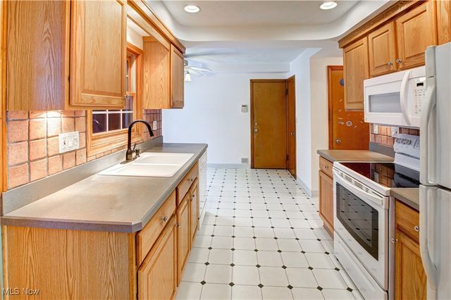 20825 Fairmount Boulevard Boulevard, Shaker Heights, OH 44118