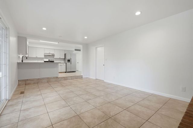 735 W Cambridge Avenue, Visalia, CA 93277