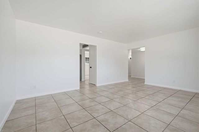 735 W Cambridge Avenue, Visalia, CA 93277