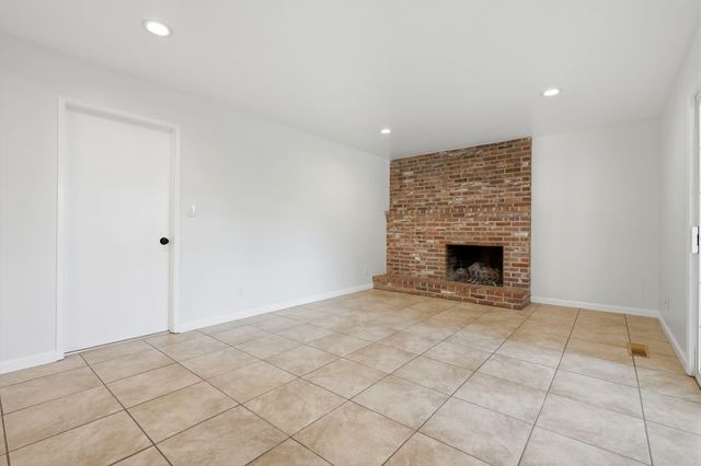 735 W Cambridge Avenue, Visalia, CA 93277