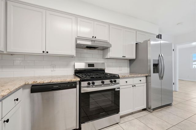 735 W Cambridge Avenue, Visalia, CA 93277