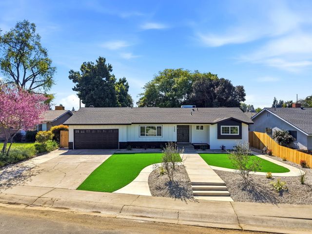 735 W Cambridge Avenue, Visalia, CA 93277