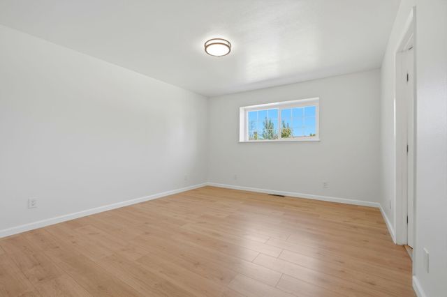 735 W Cambridge Avenue, Visalia, CA 93277