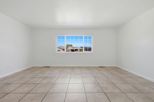 735 W Cambridge Avenue, Visalia, CA 93277