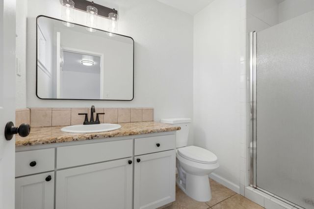 735 W Cambridge Avenue, Visalia, CA 93277