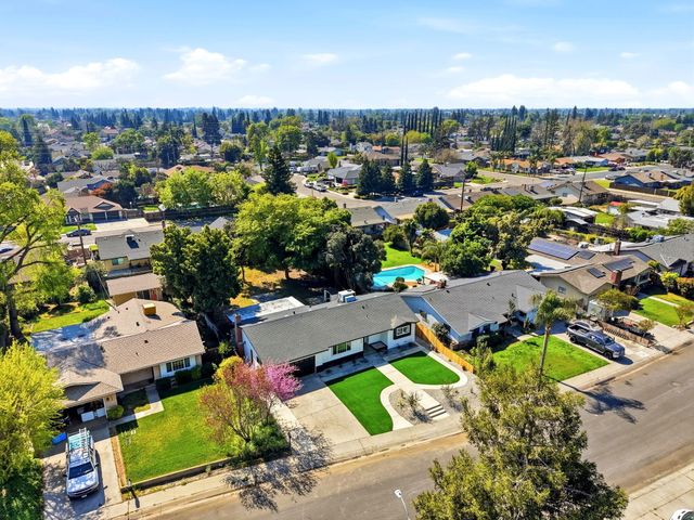 735 W Cambridge Avenue, Visalia, CA 93277