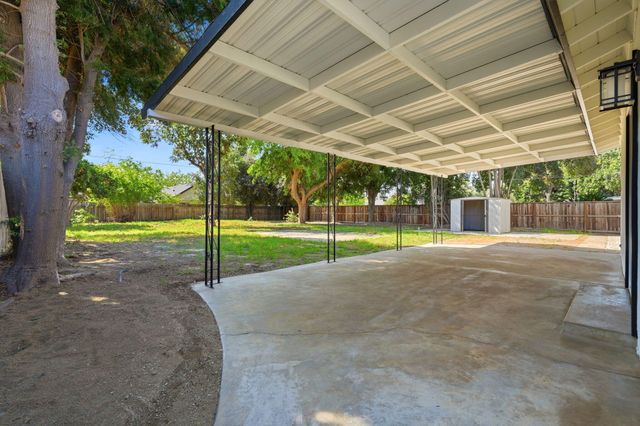 735 W Cambridge Avenue, Visalia, CA 93277