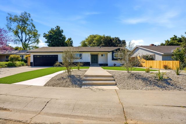 735 W Cambridge Avenue, Visalia, CA 93277