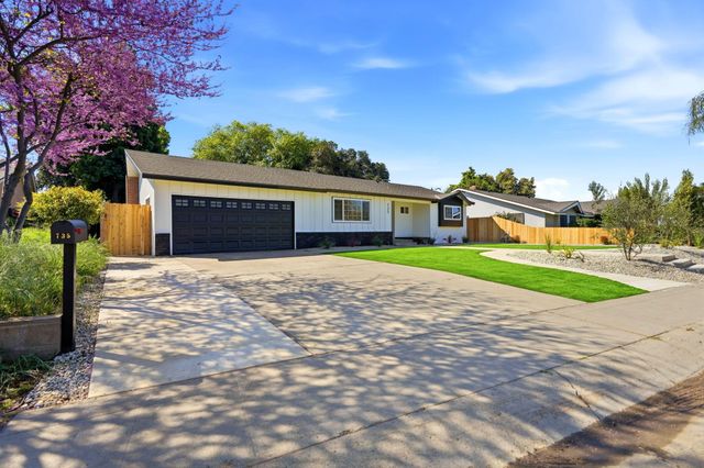 735 W Cambridge Avenue, Visalia, CA 93277