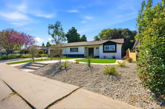 735 W Cambridge Avenue, Visalia, CA 93277