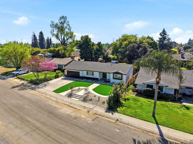 735 W Cambridge Avenue, Visalia, CA 93277