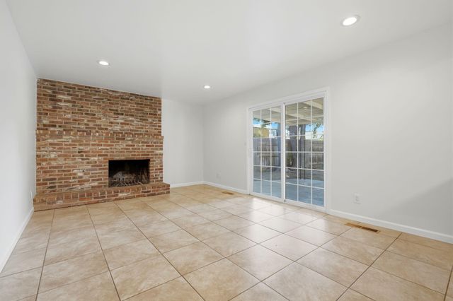 735 W Cambridge Avenue, Visalia, CA 93277