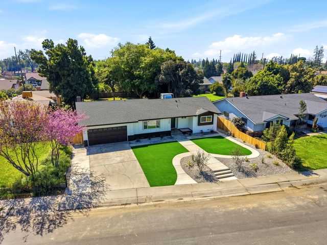 735 W Cambridge Avenue, Visalia, CA 93277