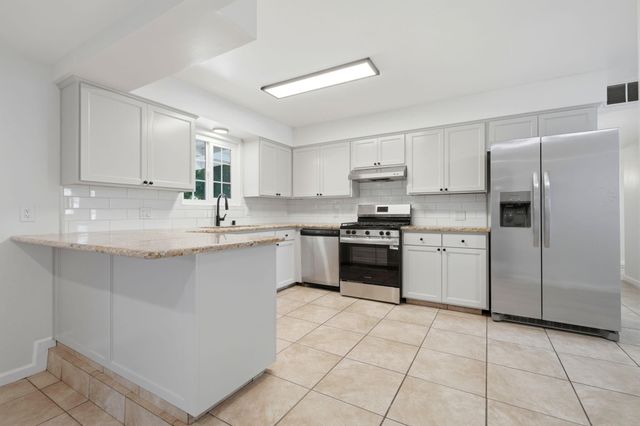 735 W Cambridge Avenue, Visalia, CA 93277