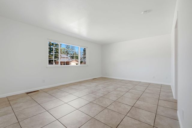 735 W Cambridge Avenue, Visalia, CA 93277