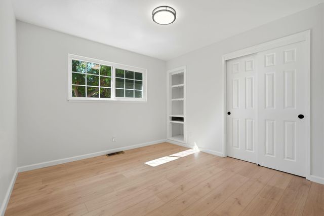 735 W Cambridge Avenue, Visalia, CA 93277