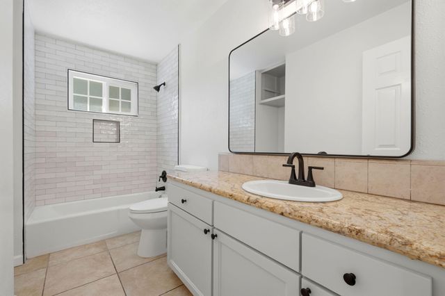 735 W Cambridge Avenue, Visalia, CA 93277