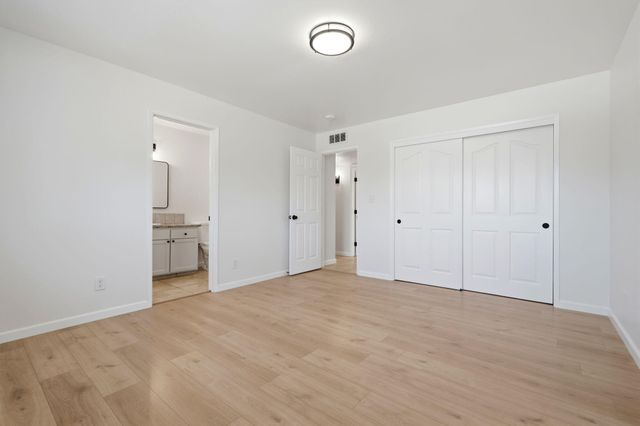 735 W Cambridge Avenue, Visalia, CA 93277