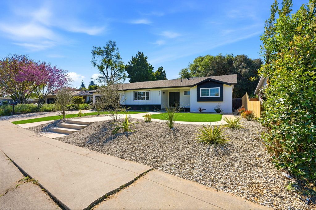 735 W Cambridge Avenue, Visalia, CA 93277