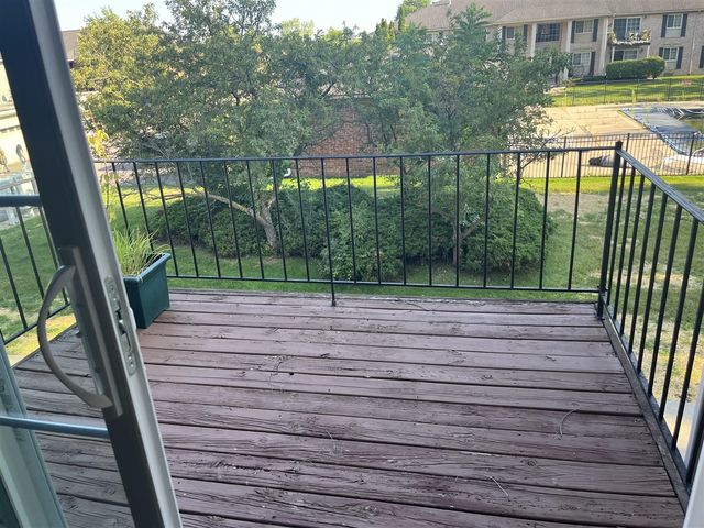 6103 Orchard Lake Road 203, West Bloomfield, MI 48322