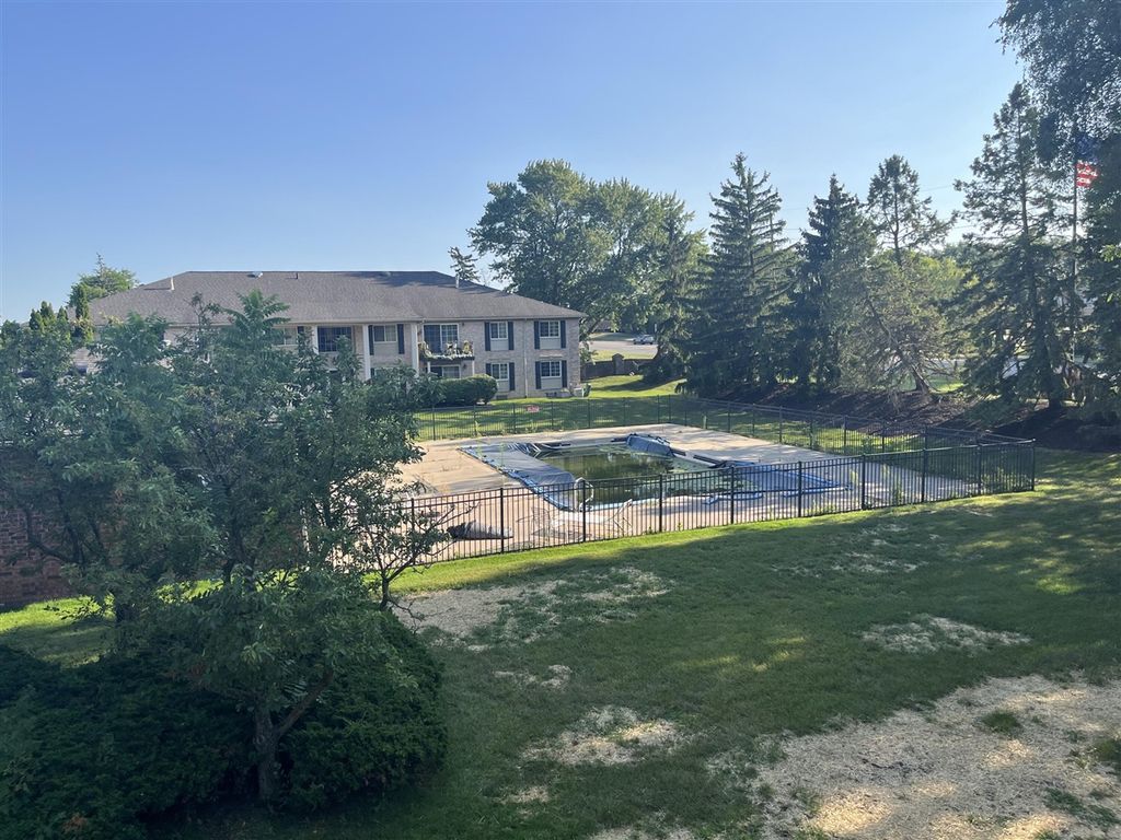 6103 Orchard Lake Road 203, West Bloomfield, MI 48322