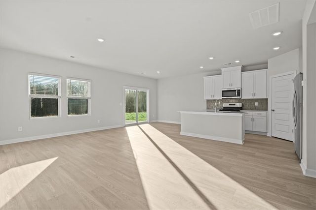 585 Cozy Bluff Road, Spartanburg, SC 29301