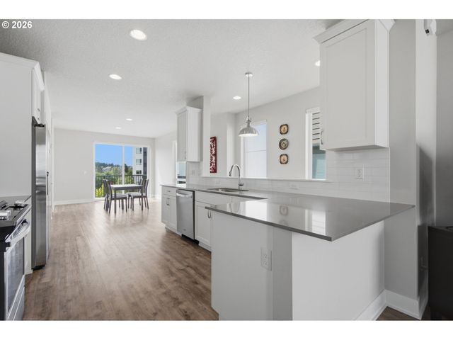 17100 Sw ALBATROSS Ln, Beaverton, OR 97007