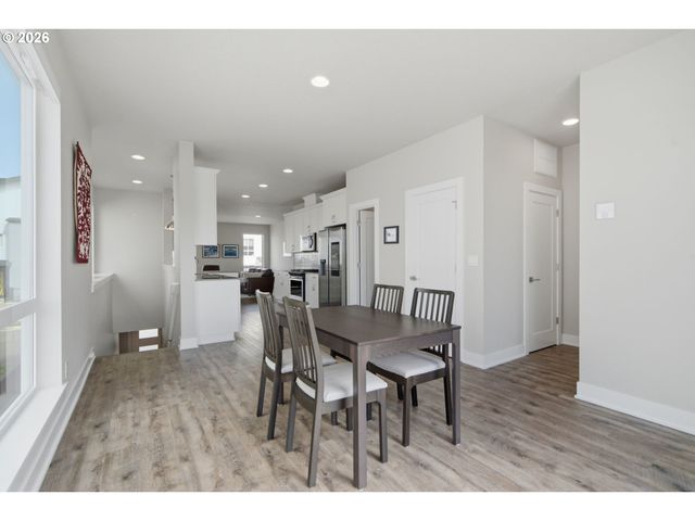 17100 Sw ALBATROSS Ln, Beaverton, OR 97007