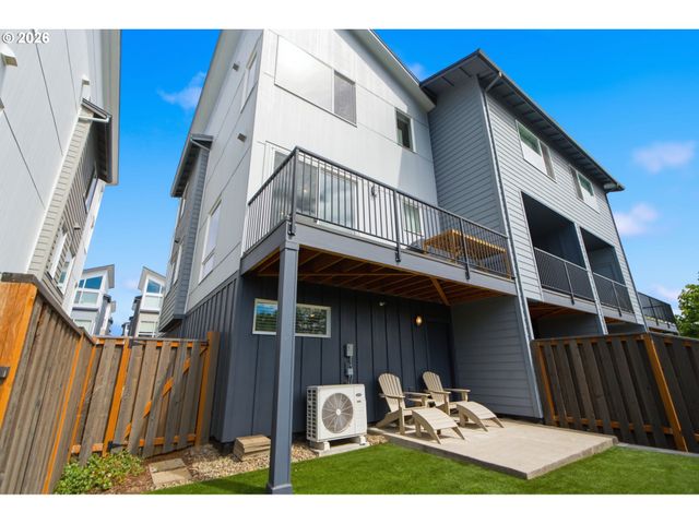 17100 Sw ALBATROSS Ln, Beaverton, OR 97007