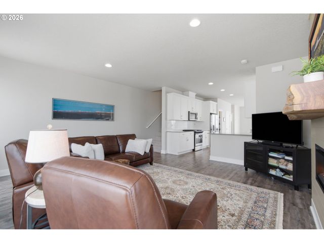 17100 Sw ALBATROSS Ln, Beaverton, OR 97007