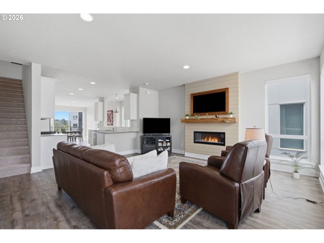 17100 Sw ALBATROSS Ln, Beaverton, OR 97007
