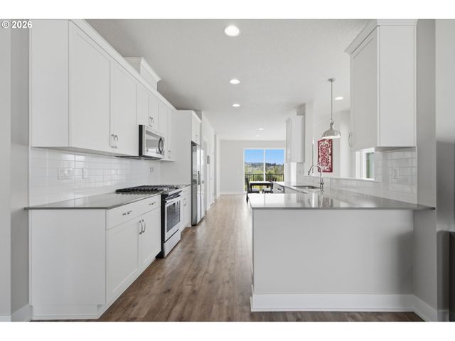 17100 Sw ALBATROSS Ln, Beaverton, OR 97007